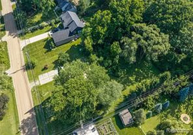 2nd image of 466 Driftwood Ave, Rochester Hills, MI 48307 | MLS# 61009160