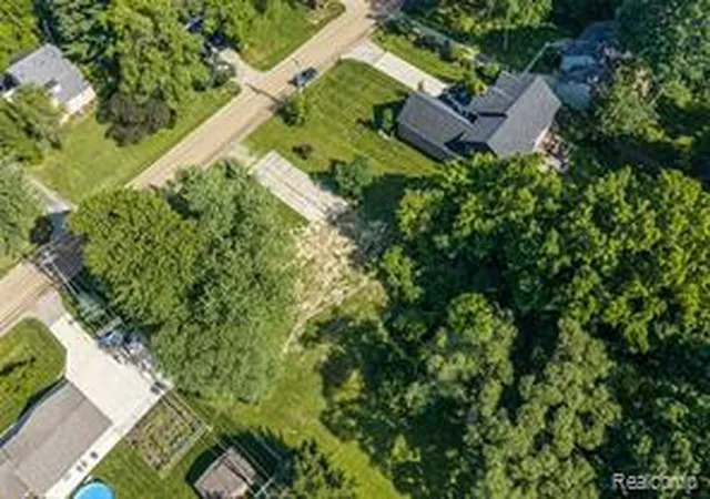 5th image of 466 Driftwood Ave, Rochester Hills, MI 48307 | MLS# 61009160