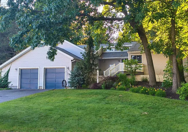Homes for sale in Comstock Park, MI | 5499 Riverlook Dr, Comstock Park, MI 49321 | MLS# 70540517