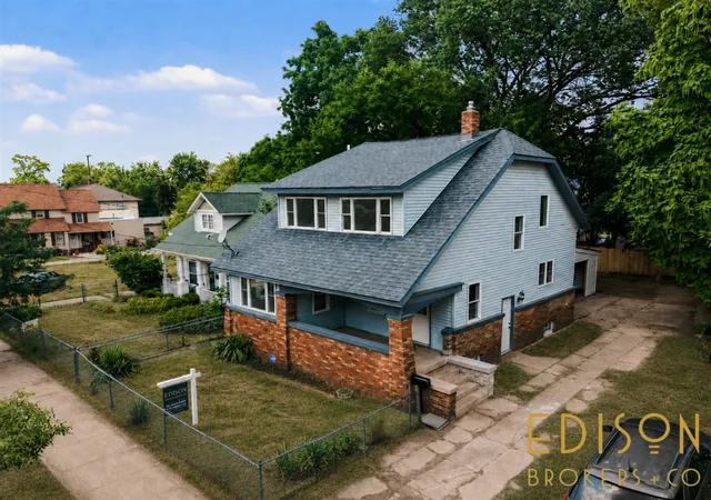 1st image of 29 Home St, Grand Rapids, MI 49507 | MLS# 70549085