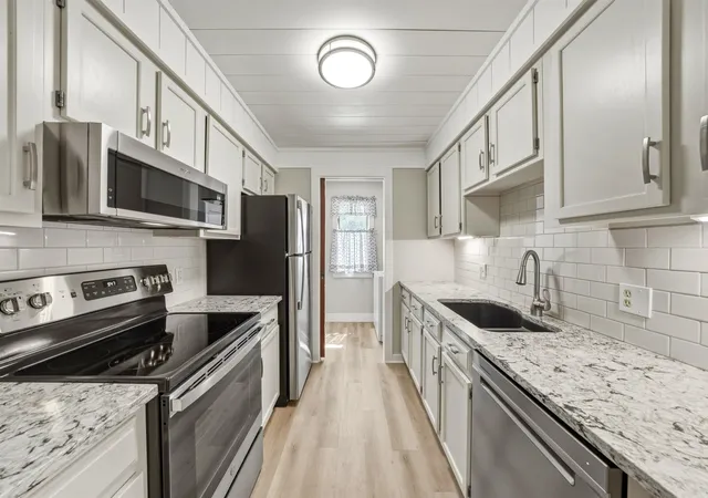 4th image of 740 Centre Pl, Traverse City, MI 49686