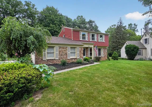Photo 2 of Sale Pending at 2356 Pineview Ct, Flushing, MI 48433 2540 | MLS# 61010010 | Listing updated on 2026-08-28