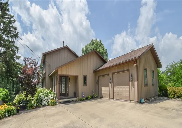 Homes for sale in Coldwater, MI | 214 Narrows Rd, Coldwater, MI 49036 | MLS# 70543801