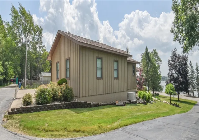 Homes for sale in Coldwater, MI | 214 Narrows Rd, Coldwater, MI 49036 | MLS# 70543801