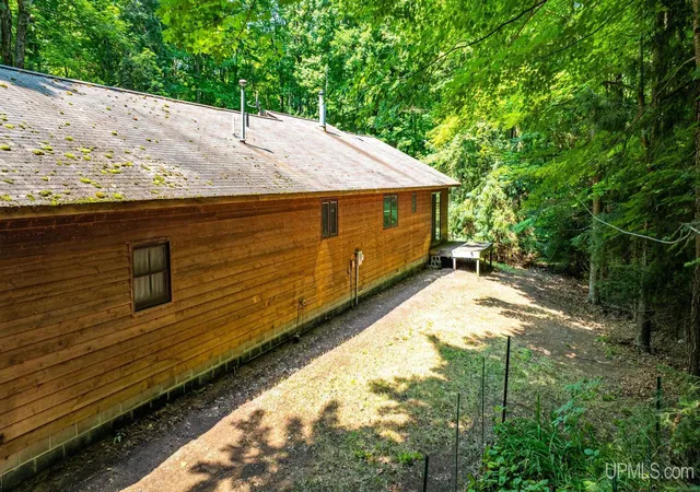 Photo 5 of Single family home for sale at 13080 Townline Rd, L'anse, MI 49946 | MLS# 50217246 | Listing updated on 2026-09-01