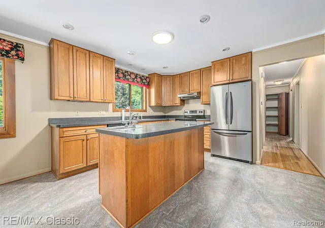 Photo 5 of Sale Pending at 24943 Glenda St, Novi, MI 48375 | MLS# 60936165 | Listing updated on 2026-07-07