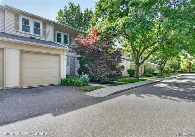 2nd image of 1641 Brentwood Dr, Troy, MI 48098 | MLS# 61008895