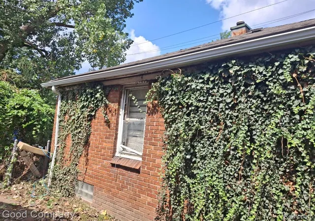 Photo 2 of Sale Pending at 11739 Stahelin Ave, Detroit, MI 48228 1345 | MLS# 61025454 | Listing updated on 2026-09-08