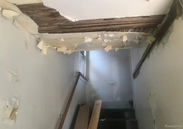 3rd image of 5200 Maplewood St, Detroit, MI 48204 | MLS# 60916606