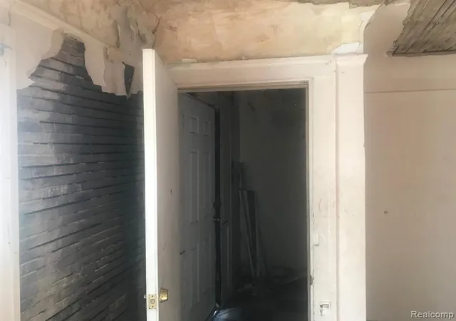 4th image of 5200 Maplewood St, Detroit, MI 48204 | MLS# 60916606