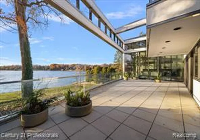 Homes for sale in Bloomfield Hills, MI | 5904 Wing Lake Rd, Bloomfield Hills, MI 48301 | MLS# 60954931