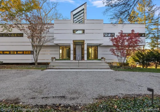 Photo 3 of Single family home for sale at 5904 Wing Lake Rd, Bloomfield Hills, MI 48301 1256 | MLS# 60954931 | Listing updated on 2026-08-26