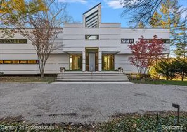 Homes for sale in Bloomfield Hills, MI | 5904 Wing Lake Rd, Bloomfield Hills, MI 48301 | MLS# 60954931