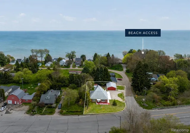 33rd image of 2400 N Lakeshore Rd, Carsonville, MI 48419 | MLS# 60994396