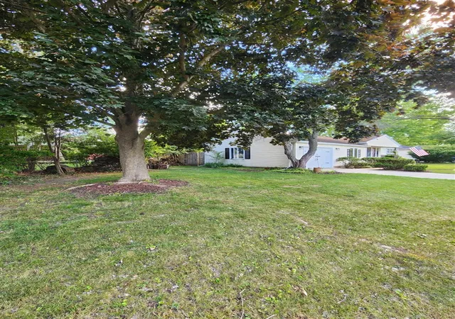 Homes for sale in Tecumseh, MI | 704 Center Dr, Tecumseh, MI 49286 | MLS# 70540558