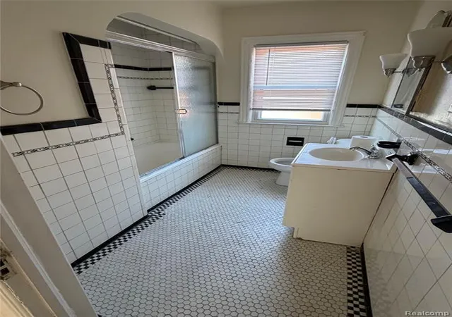 Listing Photo 5 - Condo for sale in building located at 17189 Wisconsin St, Detroit, MI 48221