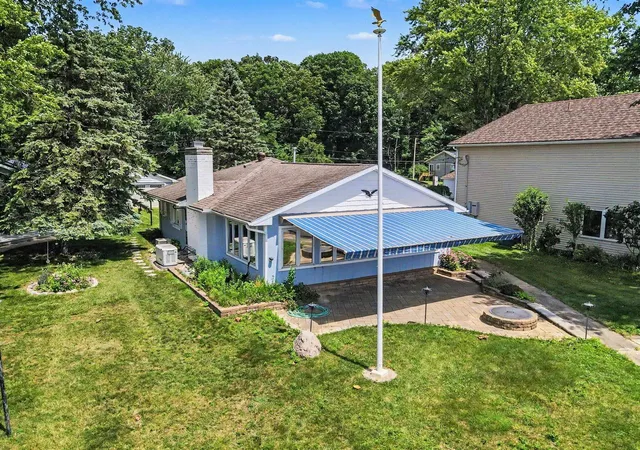 Homes for sale in Three Rivers, MI | 11169 Lakeshore Dr, Three Rivers, MI 49093 | MLS# 70542824