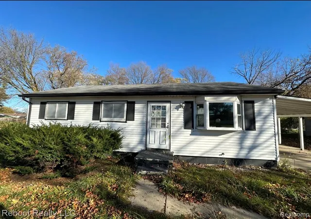Homes for sale in Saginaw, MI | 15 Milan Ct, Saginaw, MI 48601 | MLS# 61008816