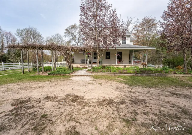 Homes for sale in Roscommon, MI | 1519 N Roscommon Rd, Roscommon, MI 48653 | MLS# 70533148