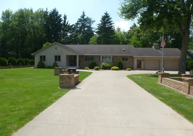 Homes for sale in Bay City, MI | 4582 S 2 Mile Rd, Bay City, MI 48706 | MLS# 50213475