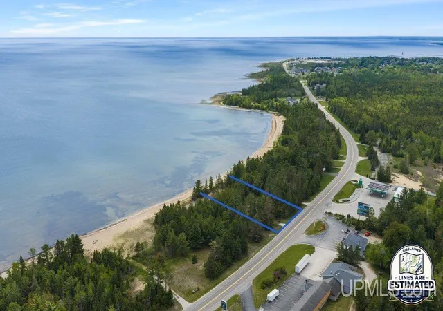 Homes for sale in Manistique, MI | 6789 W Us 2 Hwy, Manistique, MI 49854 | MLS# 50210533