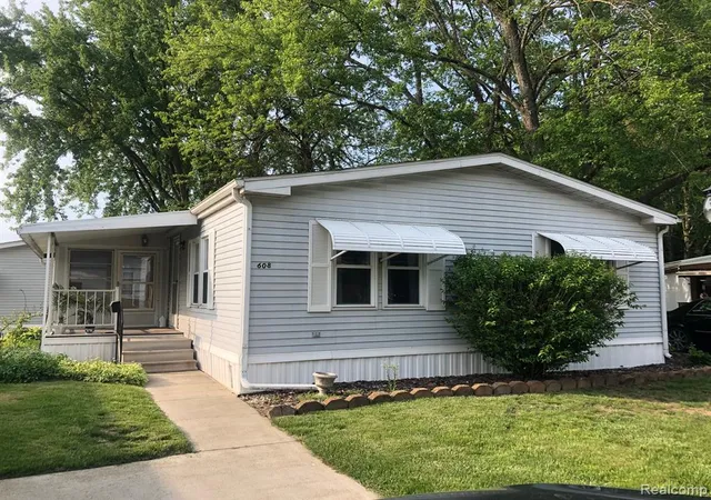 3rd image of 608 Holly Court, Jonesville, MI 49250 | MLS# 60997945