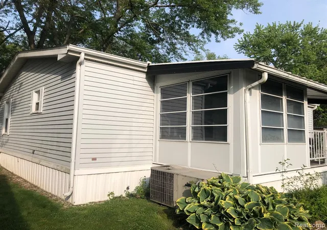 5th image of 608 Holly Court, Jonesville, MI 49250 | MLS# 60997945