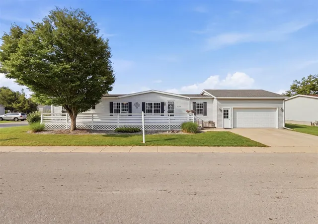 Photo 4 of Single family home for sale at 11778 Waverly Hbr, Holland, MI 49424 | MLS# 70555513 | Listing updated on 2026-08-31