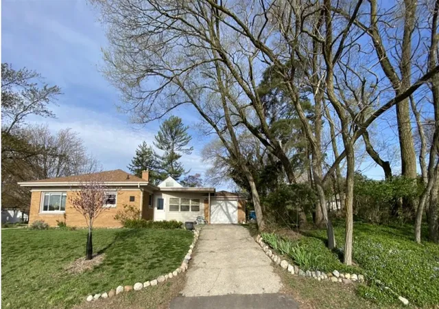 Photo 3 of Sale Pending at 549 Colfax Ave, Grand Haven, MI 49417 | MLS# 70554976 | Listing updated on 2026-08-28