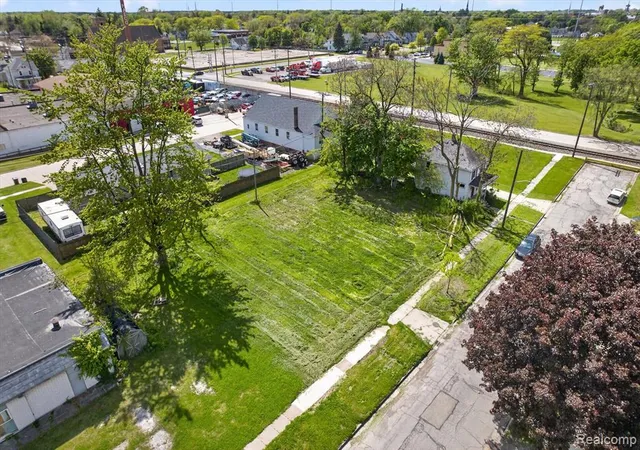 2nd image of 1016 Humphrey St, Monroe, MI 48161 | MLS# 60994570