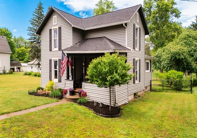 Photo 1 of Single family home for sale at 325 Grand St, Springport, MI 49284 | MLS# 70540178 | Listing updated on 2026-06-22