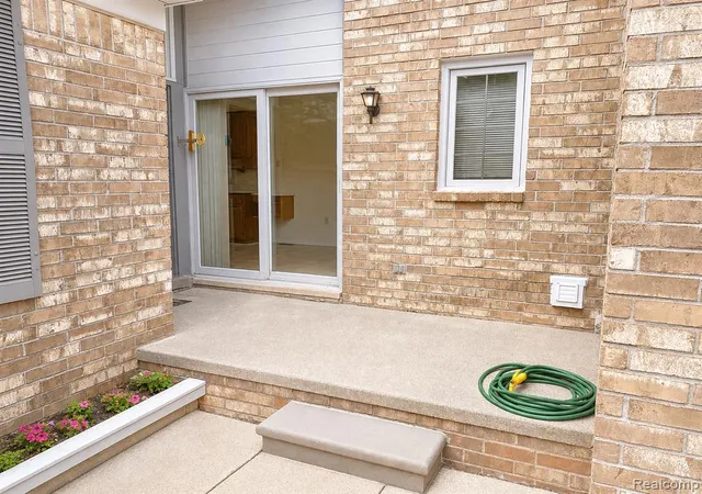 Photo 4 of Condo for sale at 48781 Ml Bank Ct, Shelby Township, MI 48315 | MLS# 61019907 | Listing updated on 2026-08-30