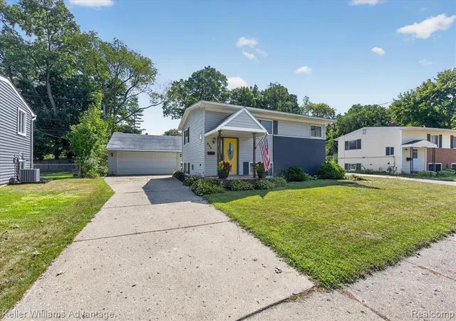 Photo 2 of Single family home for sale at 942 Panorama Dr, Milford, MI 48381 1560 | MLS# 61025055 | Listing updated on 2026-09-11