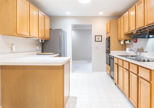 3rd image of 21329 Mulberry Ct, Farmington Hills, MI 48336 | MLS# 70461606