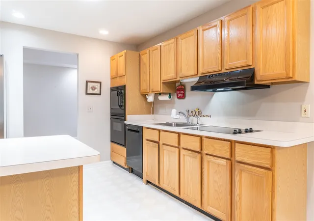 5th image of 21329 Mulberry Ct, Farmington Hills, MI 48336 | MLS# 70461606