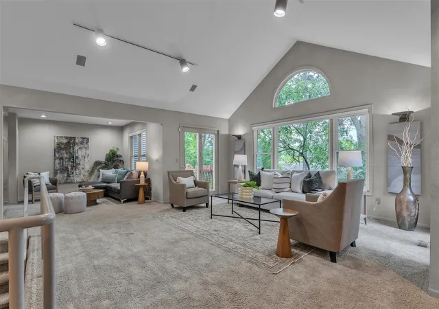 Listing Photo 5 - Condo for sale in building located at 558 Heritage Dr, Ann Arbor, MI 48105-2556