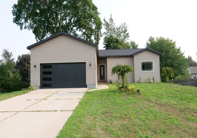 Photo 1 of Single family home for sale at 13114 Southland Ct, Holland, MI 49424 | MLS# 70552021 | Listing updated on 2026-09-02