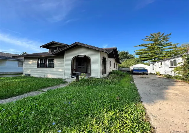 3rd image of 2243 Avon St, Saginaw, MI 48602 | MLS# 60923141