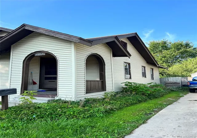 4th image of 2243 Avon St, Saginaw, MI 48602 | MLS# 60923141