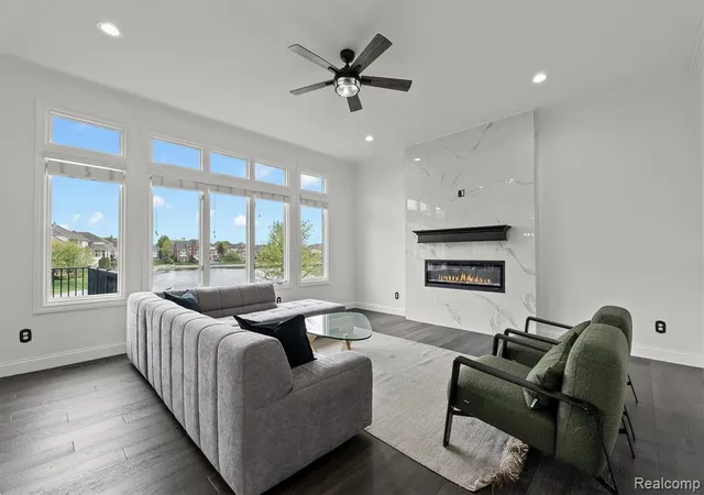 5th image of 54381 Pelican Ln, Shelby Twp, MI 48315 1372 | MLS# 60991927