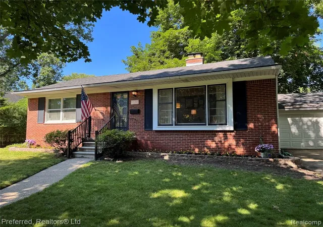 Homes for sale in Livonia, MI | 15625 Surrey St, Livonia, MI 48154 | MLS# 61007065