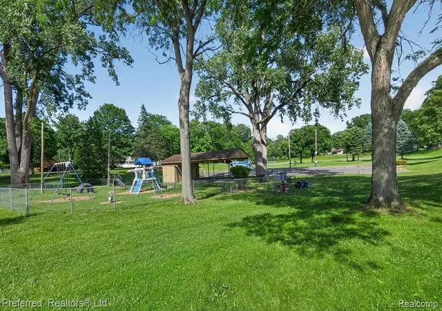 Homes for sale in Livonia, MI | 15625 Surrey St, Livonia, MI 48154 | MLS# 61007065