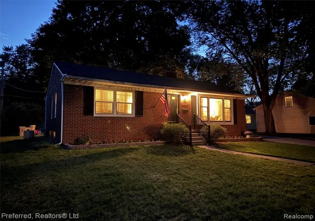 Homes for sale in Livonia, MI | 15625 Surrey St, Livonia, MI 48154 | MLS# 61007065
