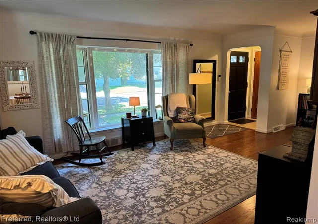 Homes for sale in Livonia, MI | 15625 Surrey St, Livonia, MI 48154 | MLS# 61007065