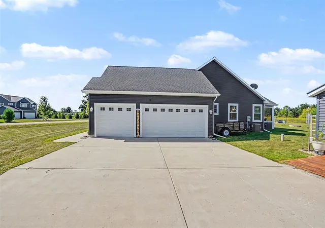 Photo 3 of Single family home for sale at 1501 Whitepine Ct, Mount Pleasant, MI 48858 | MLS# 70552964 | Listing updated on 2026-09-17