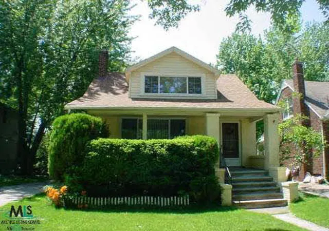 1st image of 907 University Pl, Grosse Pointe, MI 48230 | MLS# 506836