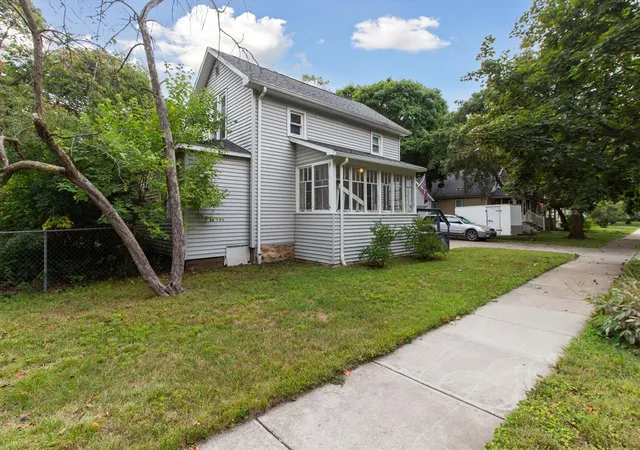 1st image of 617 S Lansing St, Mount Pleasant, MI 48858 | MLS# 70492597