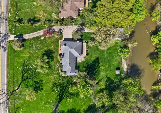 Photo 4 of Single Family Residence at 15623 Millar Rd, Clinton Township, MI 48036 | MLS# 60990857 |  | Sold on 2026-08-06