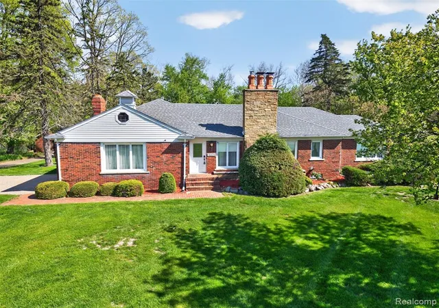 Photo 5 of Single Family Residence at 15623 Millar Rd, Clinton Township, MI 48036 | MLS# 60990857 |  | Sold on 2026-08-06