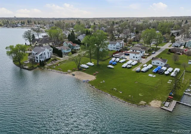 Homes for sale in Keego Harbor, MI | 1628 Beechmont St, Keego Harbor, MI 48320 | MLS# 60976807
